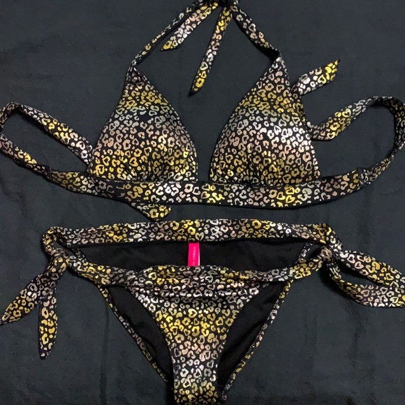 Victoria’s Secret Bikini Set - Picture 1 of 7